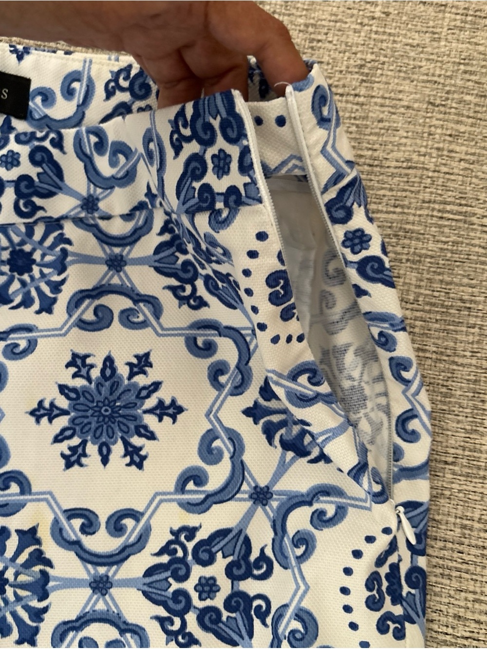 Sz 8 Talbots White women’s Pants with Blue Tile Print used w defect: stain - Picture 14 of 15